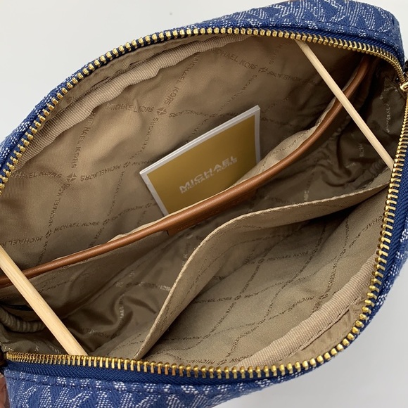 Michael Kors Jet Set Item Large East West Zip Chain Crossbody XBody
Den… - Picture 11 of 16